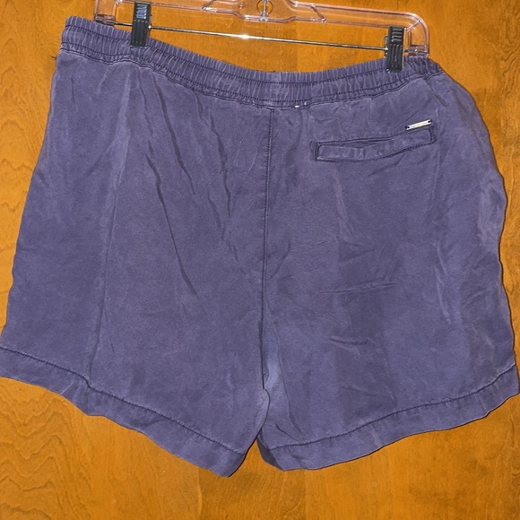 XL Calvin Klein Shorts - Picture 3 of 3
